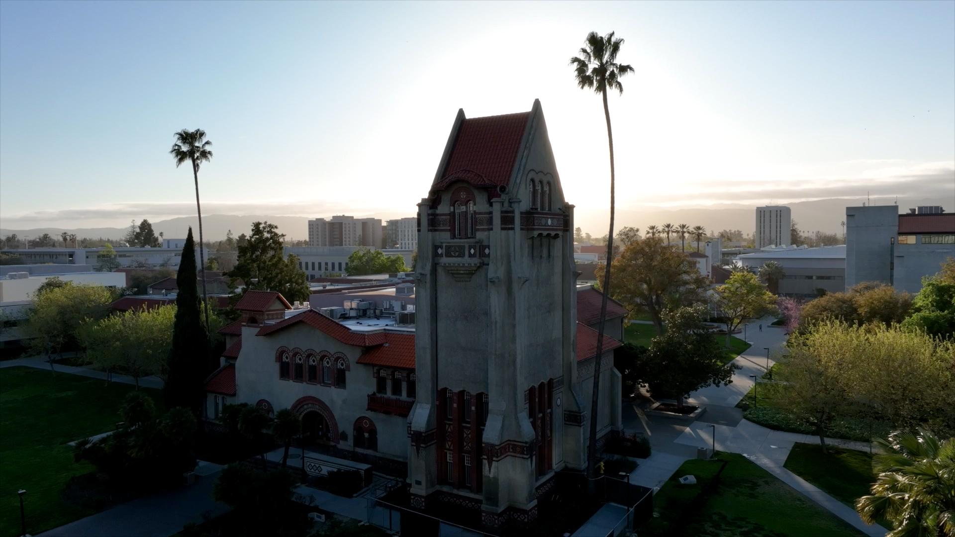 Various clips of student life on campus, glimpses of classroom activity, 实验室, 技术, football games and celebrations.